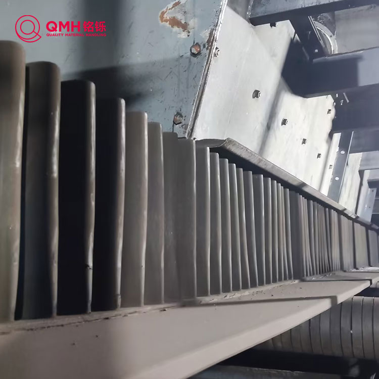 नालीदार फुटपाथ कन्वेयर बेल्ट